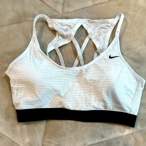 Nike sports bra size m